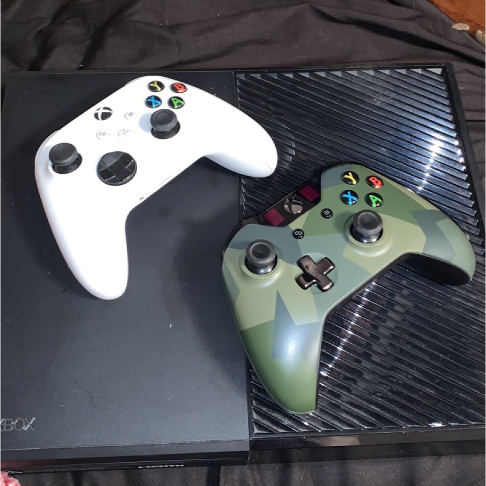 Xbox one, original 500 gb in black